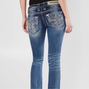 Rock Revival Woman’s Beliss Easy Boot Cut jeans Sz 33